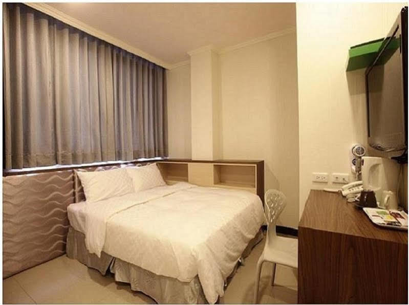 Lai Chi Te Hotel Тайнань Экстерьер фото