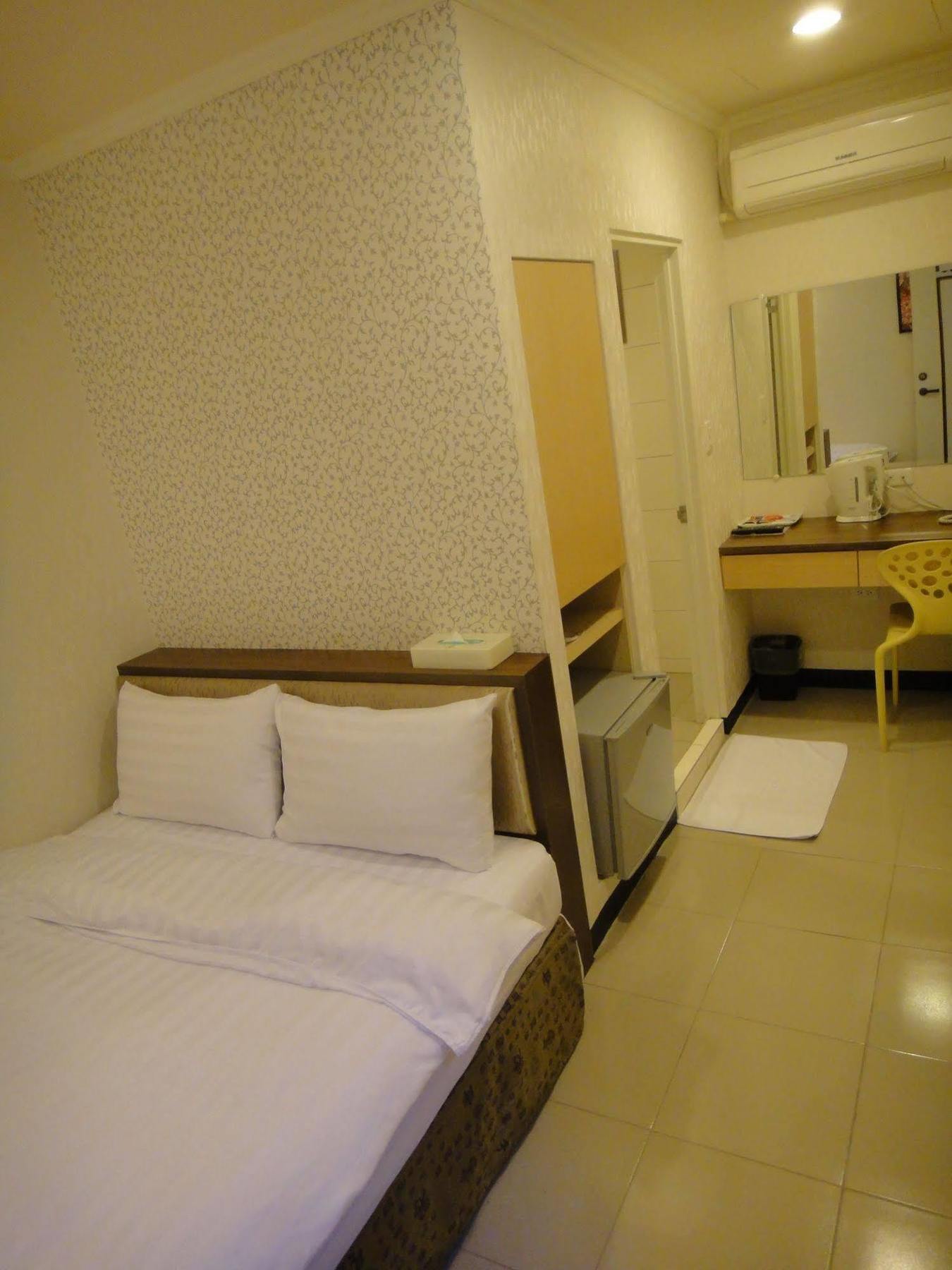 Lai Chi Te Hotel Тайнань Экстерьер фото
